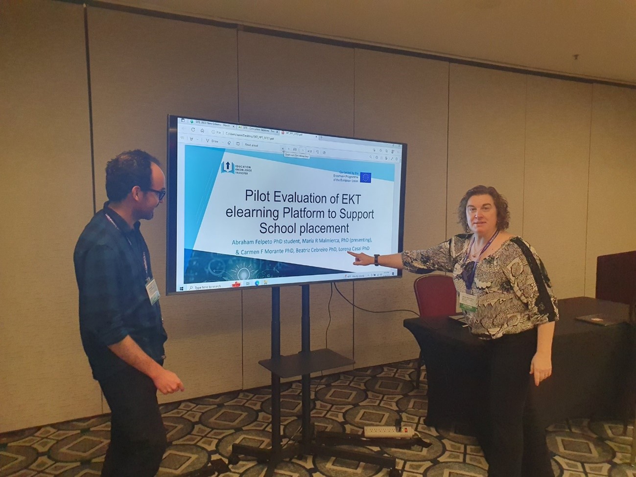 Abraham Felpeto y María José Rodríguez Malmierca presentando resultados del sistema EKT